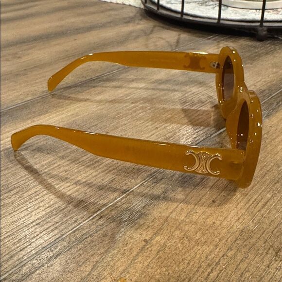 NWOT  Designer-Style Brown Tortoise Oval Sunglasses main image 6